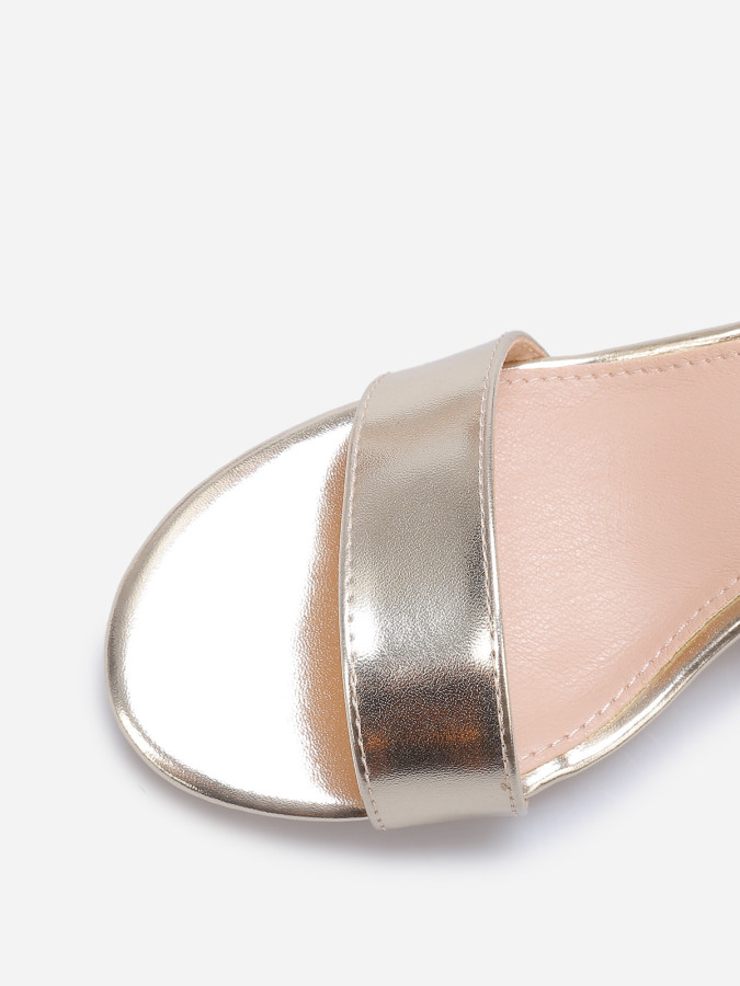 Sandales basiques dorées à talon carré