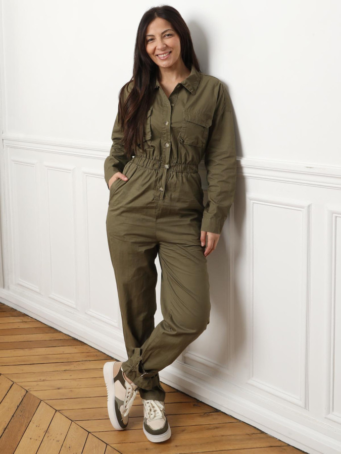 Combinaison kaki style utilitaire avec sangles