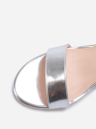 Sandales basiques argentées eà talon carré