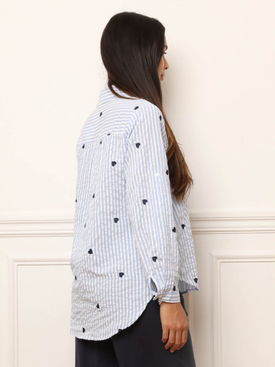 Chemise à rayures en matière gaufrée et motifs cœurs