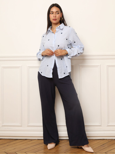 Chemise à rayures en matière gaufrée et motifs cœurs
