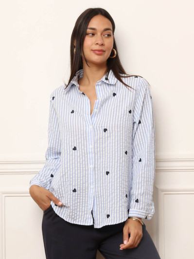 Chemise à rayures en matière gaufrée et motifs cœurs