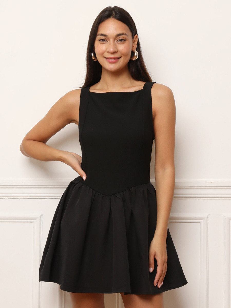 Robe courte et plissée à bretelles