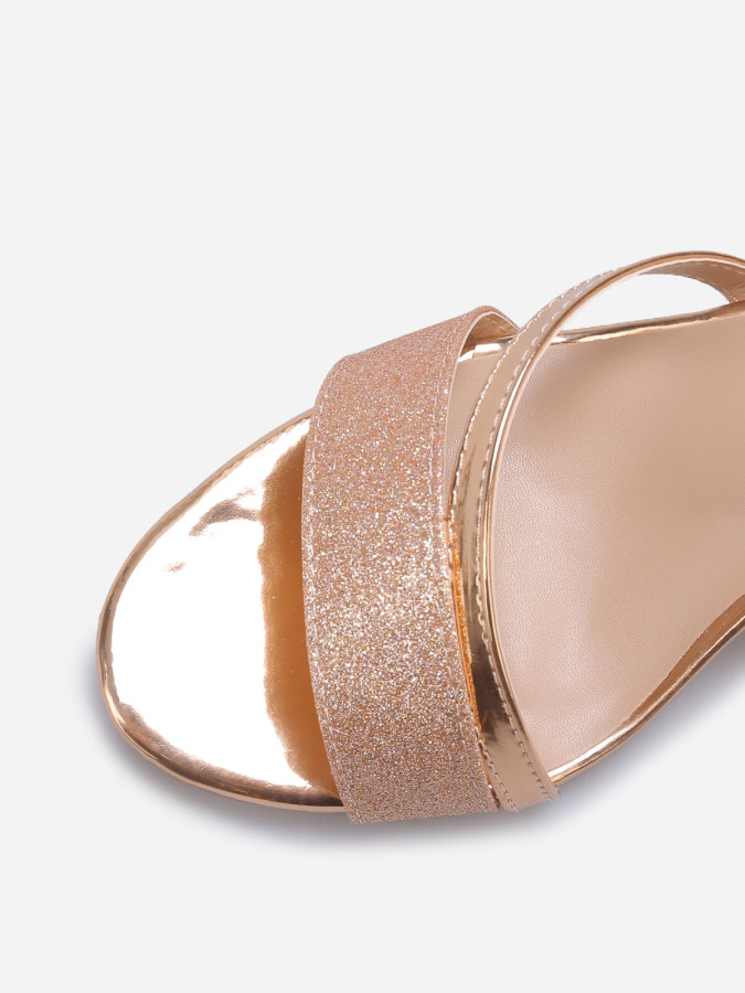 Sandales à talons rose doré scintillantes avec brides vernies