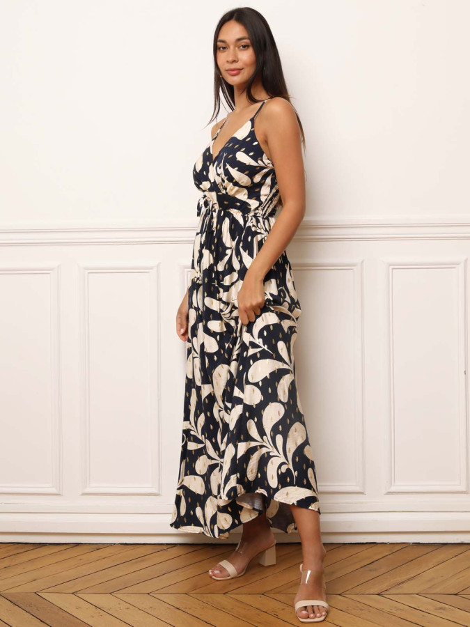 Robe longue imprimée bleue à détails dorés