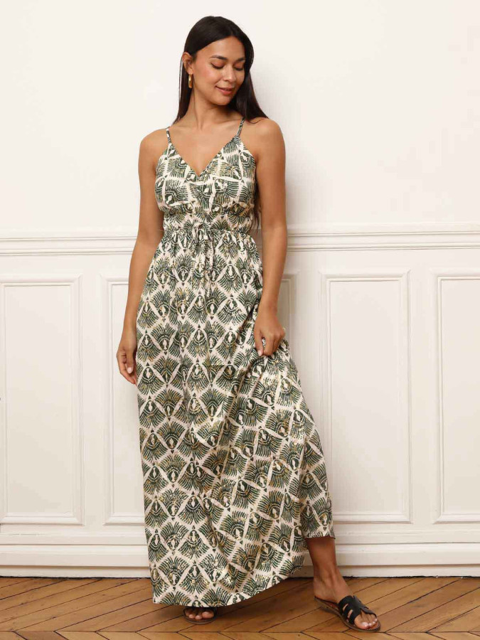 Robe fluide à ceinture et motifs