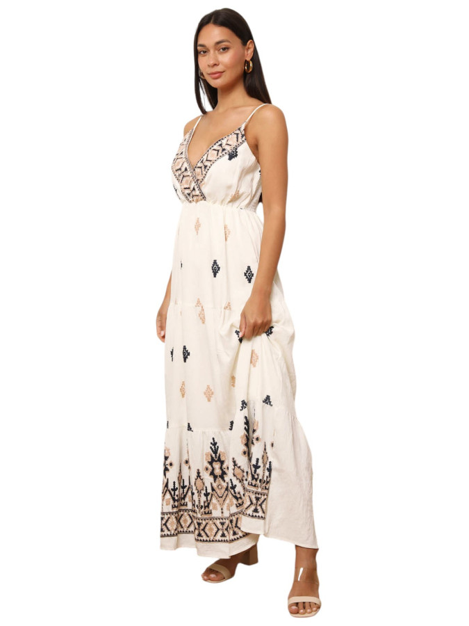 Robe longue à bretelles et motifs brodés