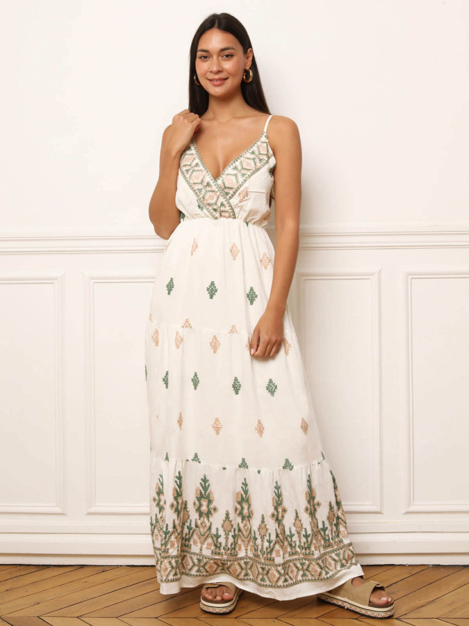 Robe longue à bretelles et motifs brodés