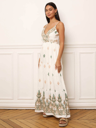 Robe longue à bretelles et motifs brodés