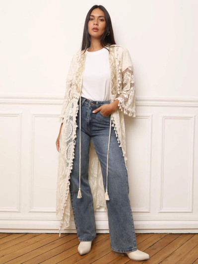 Kimono en dentelle beige avec sequins et pompons