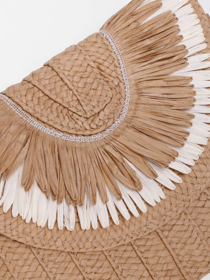 Pochette taupe en raphia tressé et à franges