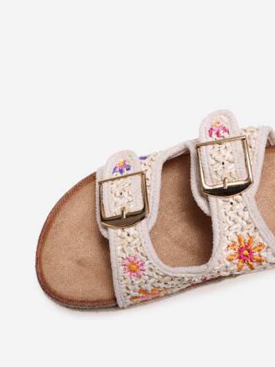 Mules à plateforme et fleurs brodées beiges