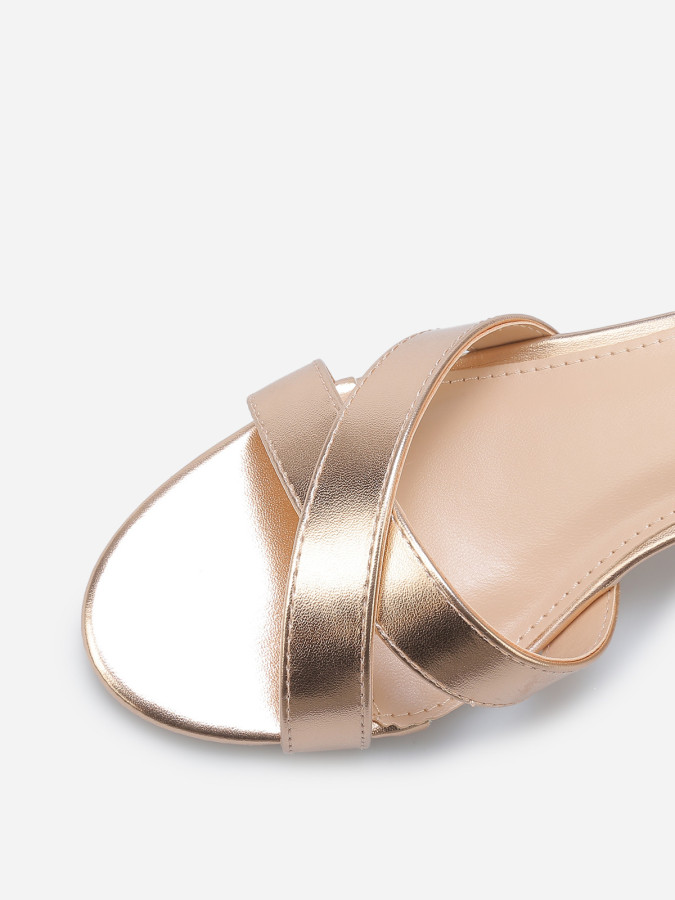 Sandales rose gold à talon et brides croisées – Tendance et féminines | La Modeuse