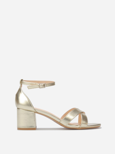 Sandales dorées à talon et brides croisées – Chic intemporel | La Modeuse
