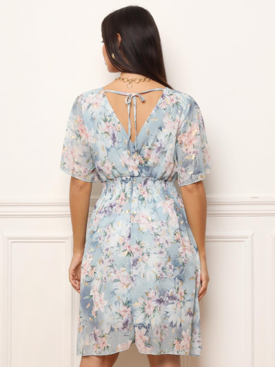 Robe bleue à imprimés fleurs et détails dorés