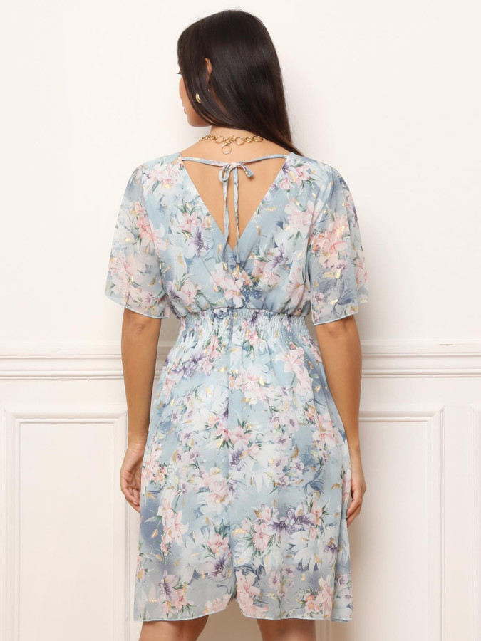 Robe bleue à imprimés fleurs et détails dorés
