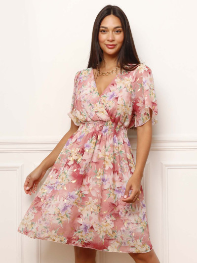 Robe rose à imprimés fleurs et détails dorés
