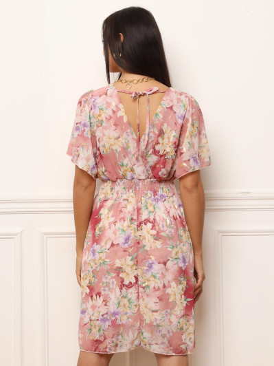 Robe rose à imprimés fleurs et détails dorés