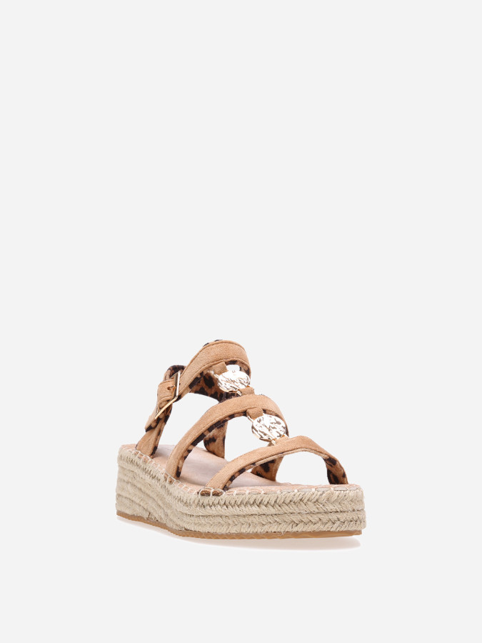 Sandales camel à brides en suédine et détail métallisé