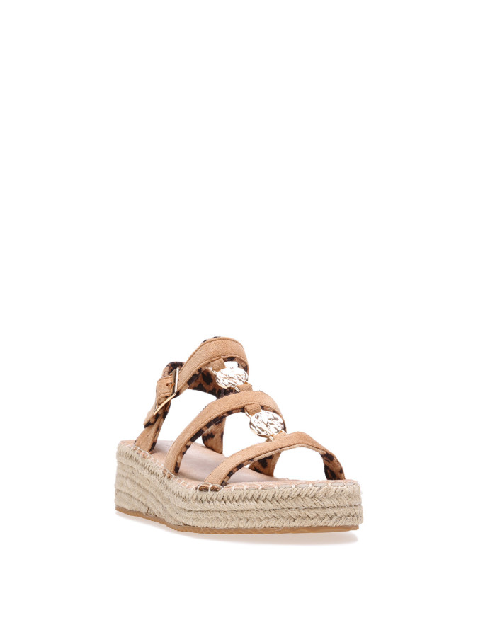 Sandales camel à brides en suédine et détail métallisé