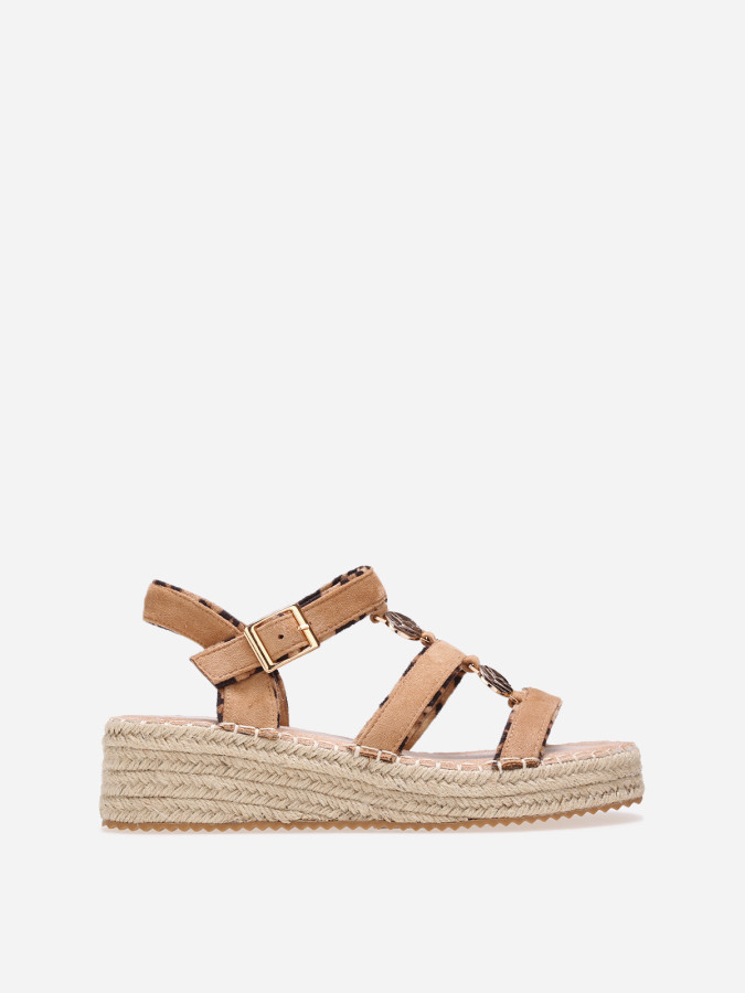 Sandales camel à brides en suédine et détail métallisé