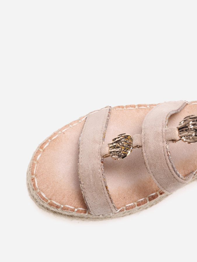 Sandales taupe à brides en suédine et détail métallisé