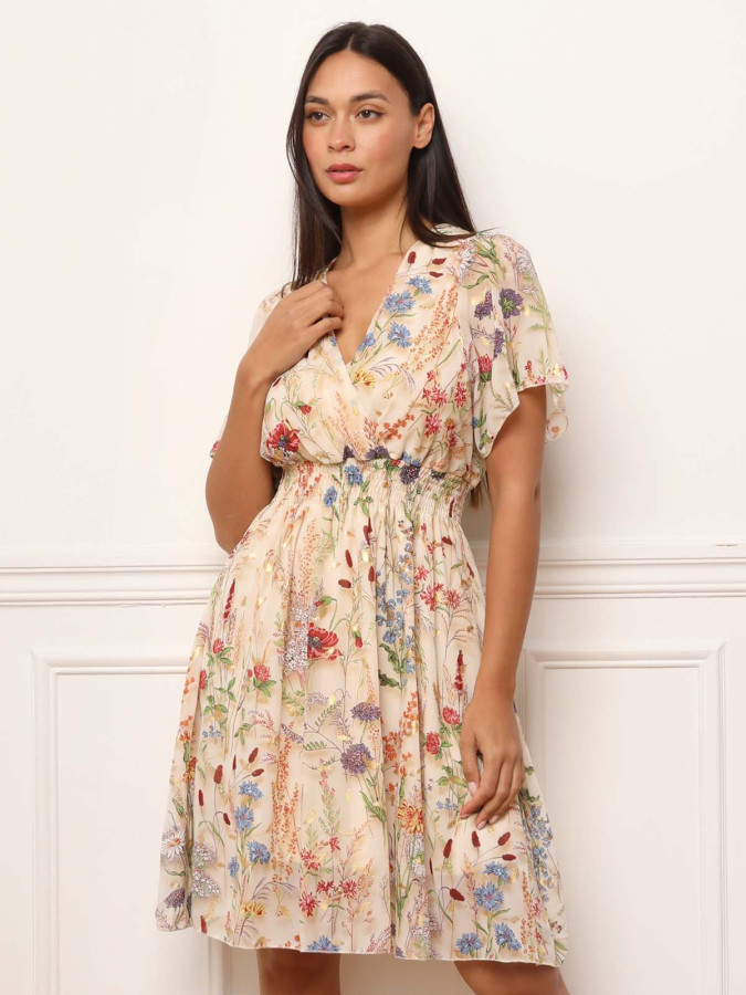 Robe beige à fleurs colorées et détails dorés