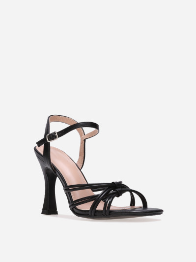 Sandales à talons noires et brides entrecroisées