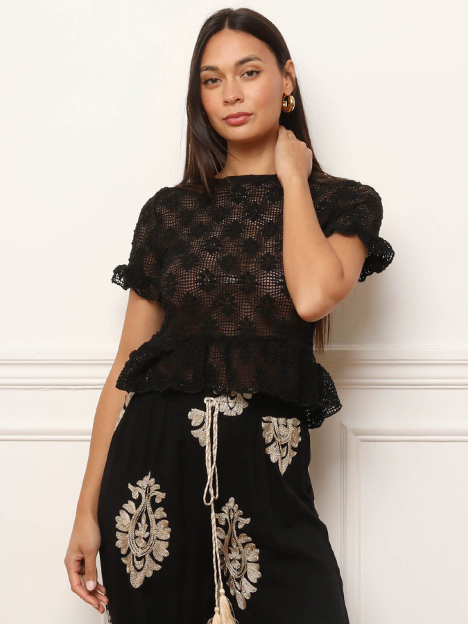 Top volanté en crochet noir