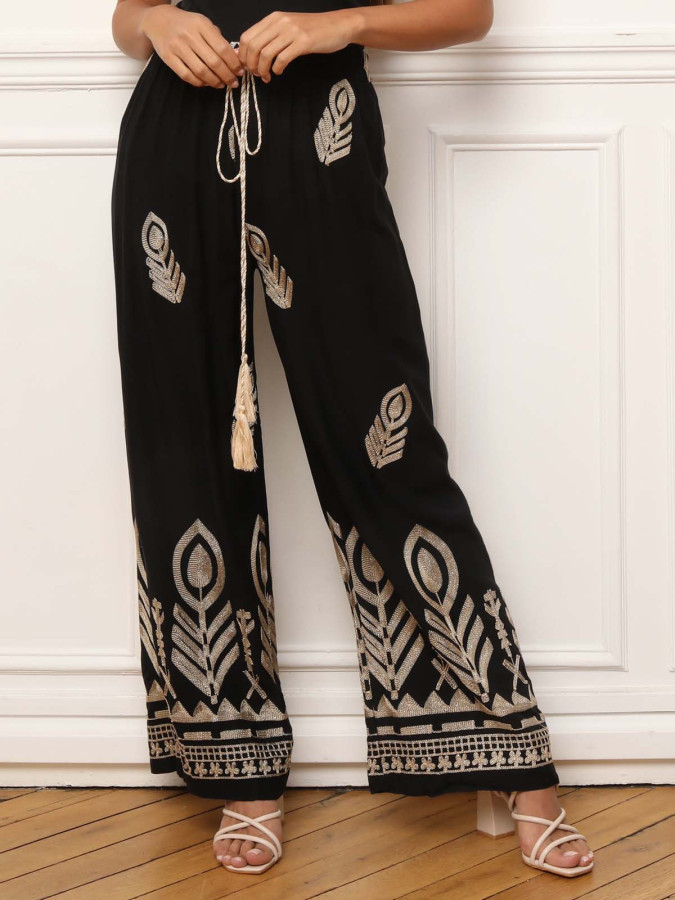 Pantalon ample noir à motifs brodés dorés