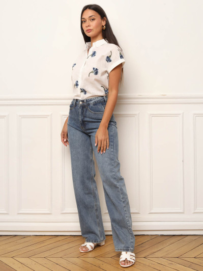 Chemise blanche texturée à fleurs brodées