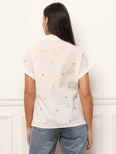 Chemise blanche à broderies cœurs dorés