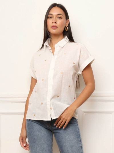 Chemise blanche à broderies cœurs dorés