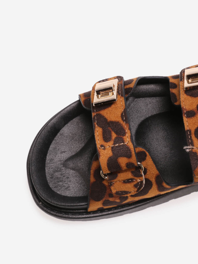 Mules léopard en simili avec brides à scratch