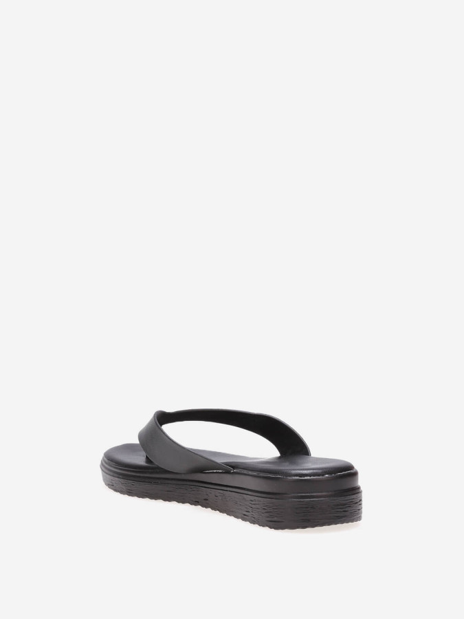 Tongs noires avec plateforme compensée