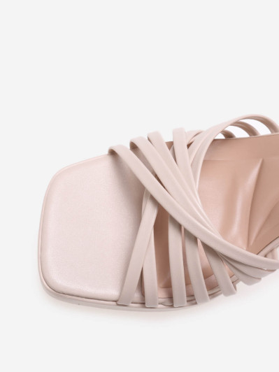 Sandales beiges à talon large et multibrides