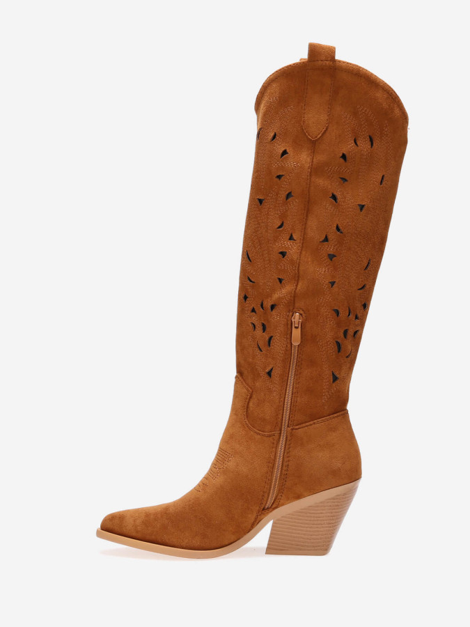 Santiags brodées à motifs ajourés camel