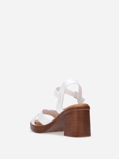 Sandales blanches à plateforme et talon