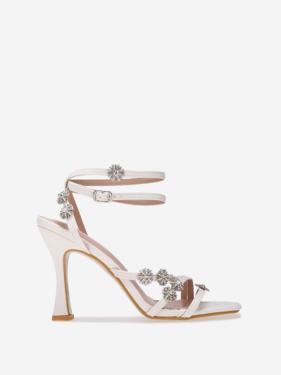 Sandales à talon blanches avec brides à étoiles