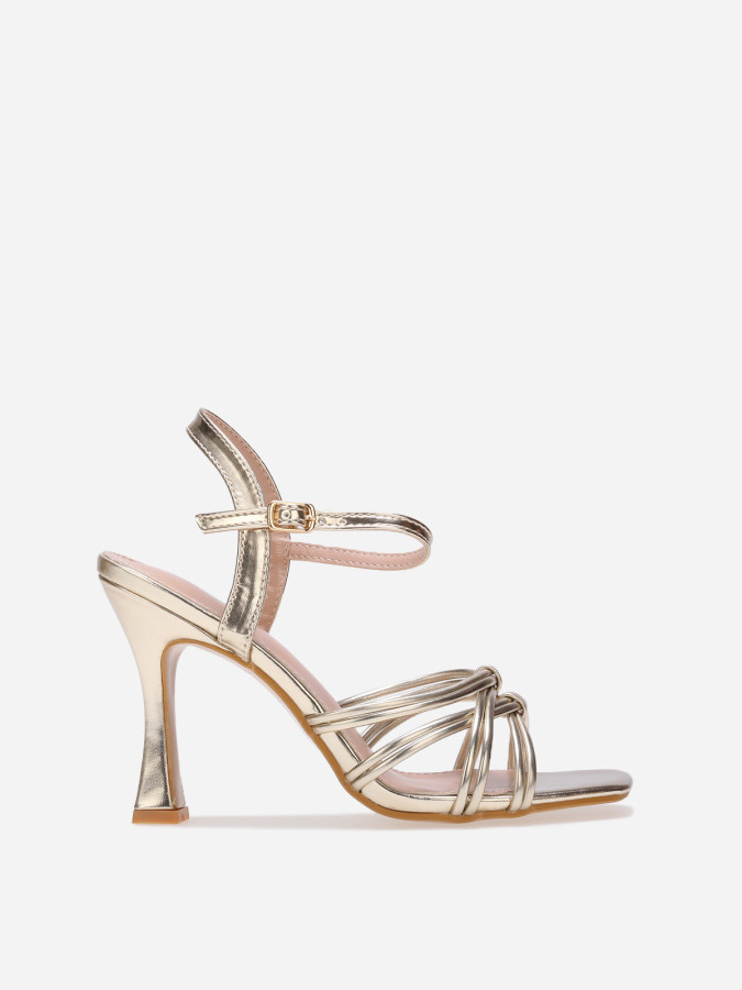 Sandales à talons dorées et brides entrecroisées