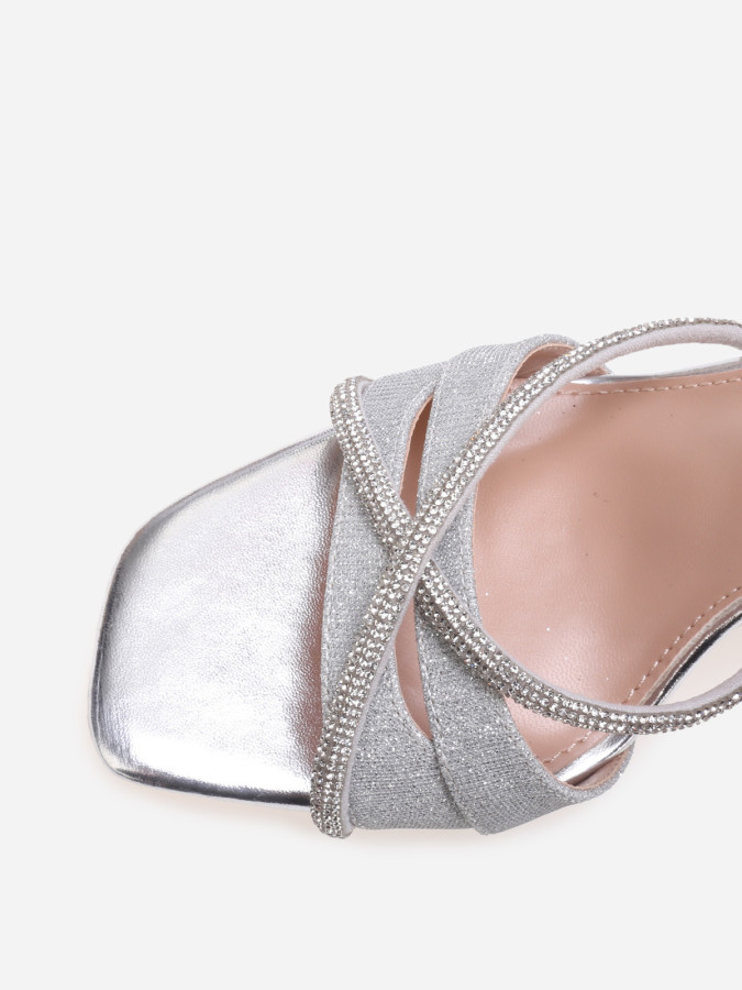 Sandales pailletées argentées avec brides à strass