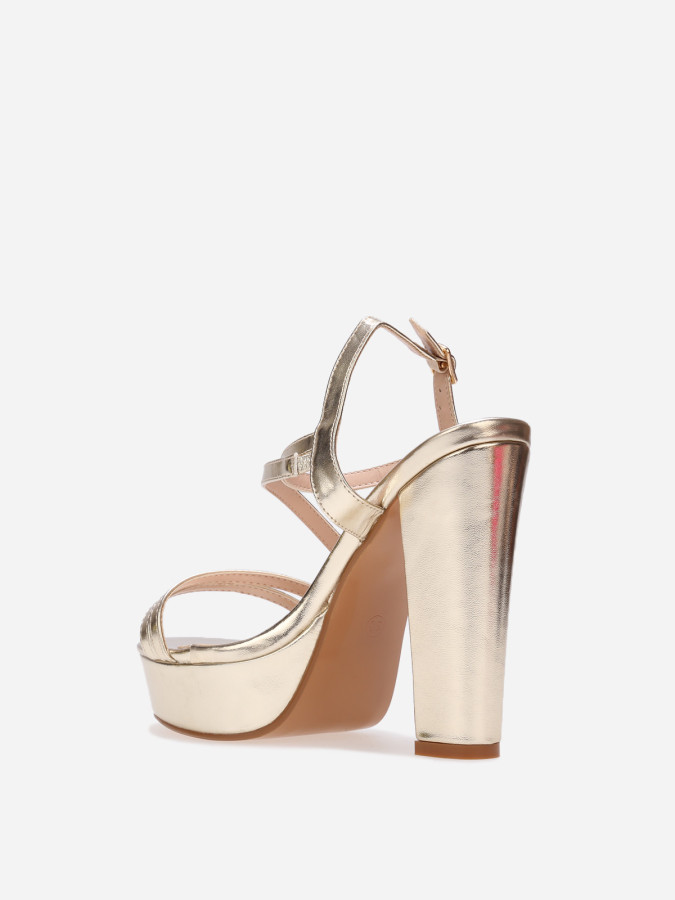 Sandales dorées à talon haut et brides fines