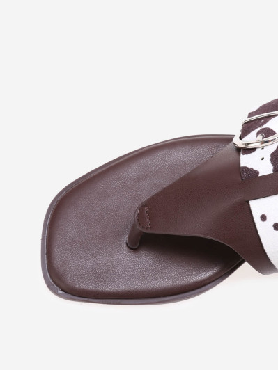 Tongs marrons en simili avec bride à imprimé animal