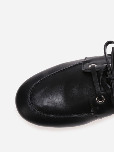 Chaussures bateau noires en simili à lacets