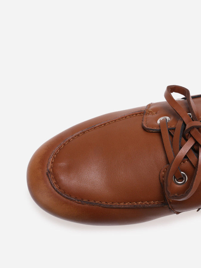 Chaussures bateau camel en simili à lacets