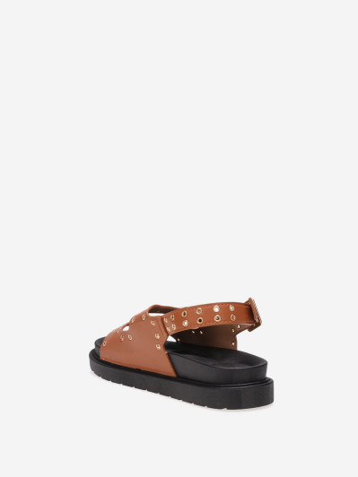 Sandales camel à boucles et œillets métalliques