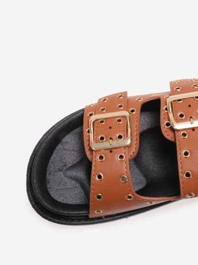 Sandales camel à boucles et œillets métalliques