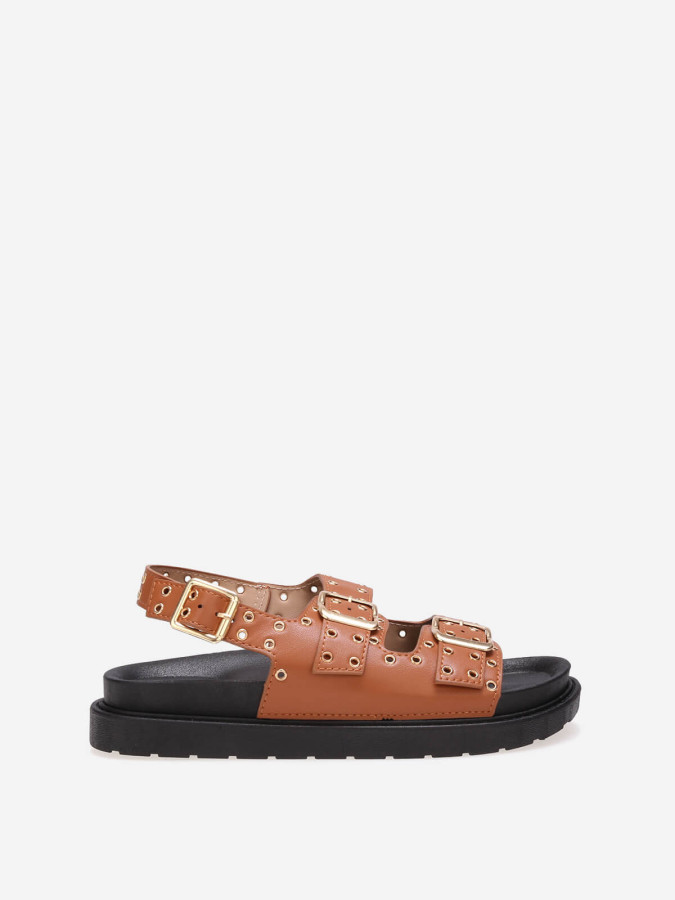 Sandales camel à boucles et œillets métalliques