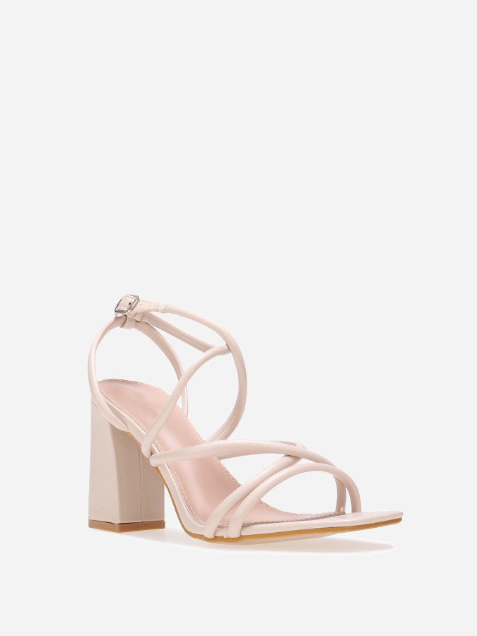 Sandales beiges à talon et brides croisées