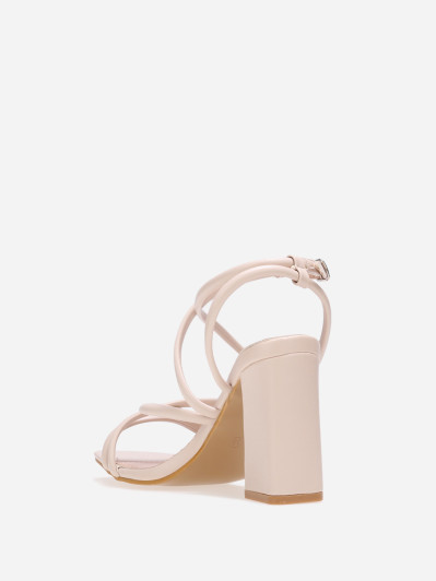 Sandales beiges à talon et brides croisées